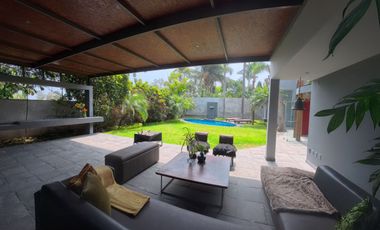EN VENTA MODERNA CASA DE 2 PISOS EN EXCLUSIVA URB. DE LA MOLINA