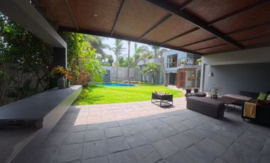 EN VENTA MODERNA CASA DE 2 PISOS EN EXCLUSIVA URB. DE LA MOLINA