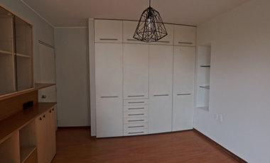 EN VENTA MODERNA CASA DE 2 PISOS EN EXCLUSIVA URB. DE LA MOLINA