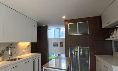 EN VENTA MODERNA CASA DE 2 PISOS EN EXCLUSIVA URB. DE LA MOLINA