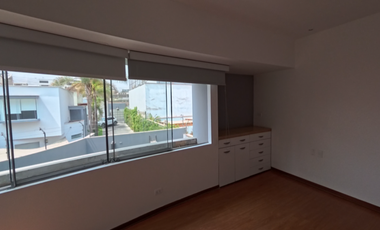 EN VENTA MODERNA CASA DE 2 PISOS EN EXCLUSIVA URB. DE LA MOLINA