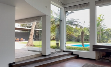 EN VENTA MODERNA CASA DE 2 PISOS EN EXCLUSIVA URB. DE LA MOLINA