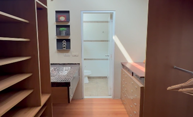 EN VENTA MODERNA CASA DE 2 PISOS EN EXCLUSIVA URB. DE LA MOLINA
