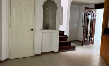 CASA EN RENTA- LOMAS DEL VALLE