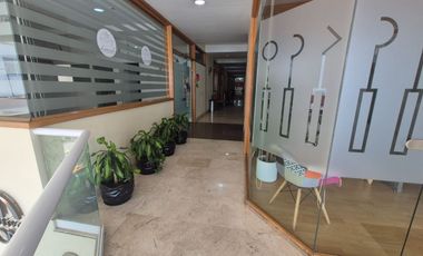 EXCELENTE CONSULTORIO/OFICINA, CORPORATIVO ANCONA, 25 MTS, $8,000.00 MAS MANT