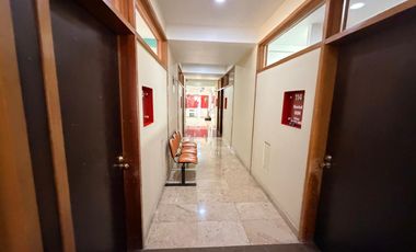 EXCELENTE CONSULTORIO/OFICINA, CORPORATIVO ANCONA, 25 MTS, $8,000.00 MAS MANT