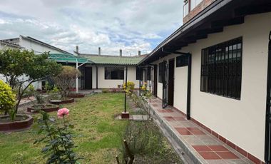🏡 OPORTUNIDAD ÚNICA EN IBARRA, vendo casa de planta baja con jardín y un departamento