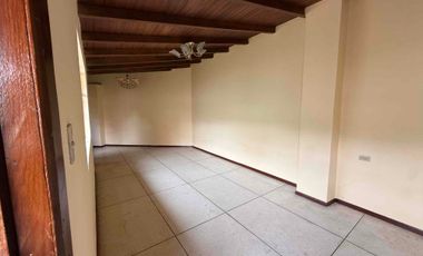 🏡 OPORTUNIDAD ÚNICA EN IBARRA, vendo casa de planta baja con jardín y un departamento