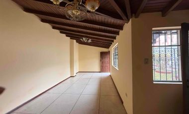🏡 OPORTUNIDAD ÚNICA EN IBARRA, vendo casa de planta baja con jardín y un departamento