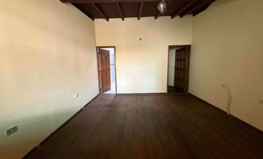 🏡 OPORTUNIDAD ÚNICA EN IBARRA, vendo casa de planta baja con jardín y un departamento