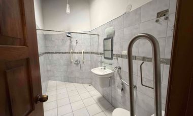 🏡 OPORTUNIDAD ÚNICA EN IBARRA, vendo casa de planta baja con jardín y un departamento