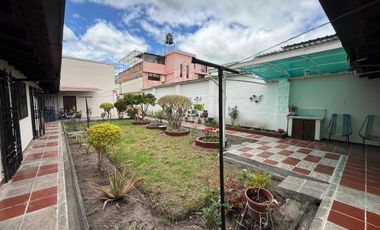 🏡 OPORTUNIDAD ÚNICA EN IBARRA, vendo casa de planta baja con jardín y un departamento