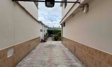 🏡 OPORTUNIDAD ÚNICA EN IBARRA, vendo casa de planta baja con jardín y un departamento