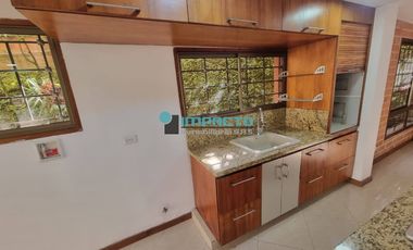 Se arrienda Casa Campestre en el sector de la Sabaneta COD-526197