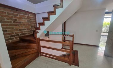Se arrienda Casa Campestre en el sector de la Sabaneta COD-526197