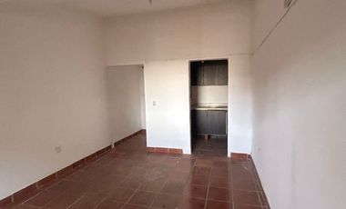 SE RENTA LOCAL EN PLAZA LA JOYA