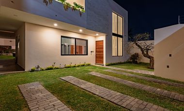 CASA NUEVA DE LUJO, AMUEBLADA POR DISEÑADOR, EN BURGOS BUGAMBILIAS, CUERNAVACA, MORELOS