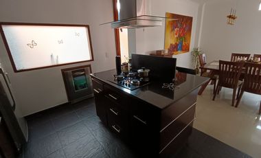 CASA EN CONJUNTO CERRADO DE DOS NIVELES