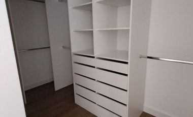 Venta de Departamento de Estreno de Tres dormitorios en  Chacarilla del Estanque, Surco