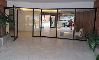 Venta de Departamento de Estreno de Tres dormitorios en  Chacarilla del Estanque, Surco