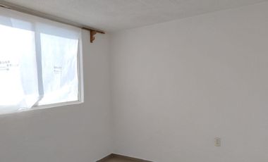 CASA EN VENTA  DENTRO DE PRIVADA EN  BELLAVISTA C. IZCALLI