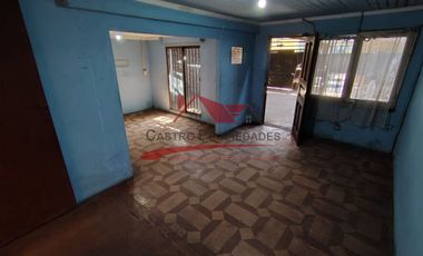 Casa Esquina de Un Piso con Local Comercial, 3 Dormitorios, 1 Baño, Villa Independencia Oriente, Comuna de Conchali.
