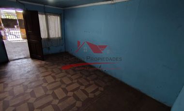Casa Esquina de Un Piso con Local Comercial, 3 Dormitorios, 1 Baño, Villa Independencia Oriente, Comuna de Conchali.