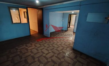 Casa Esquina de Un Piso con Local Comercial, 3 Dormitorios, 1 Baño, Villa Independencia Oriente, Comuna de Conchali.