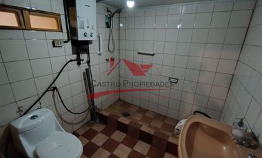 Casa Esquina de Un Piso con Local Comercial, 3 Dormitorios, 1 Baño, Villa Independencia Oriente, Comuna de Conchali.