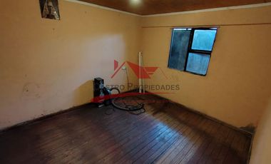 Casa Esquina de Un Piso con Local Comercial, 3 Dormitorios, 1 Baño, Villa Independencia Oriente, Comuna de Conchali.