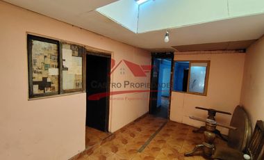 Casa Esquina de Un Piso con Local Comercial, 3 Dormitorios, 1 Baño, Villa Independencia Oriente, Comuna de Conchali.