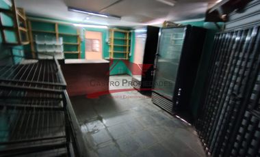 Casa Esquina de Un Piso con Local Comercial, 3 Dormitorios, 1 Baño, Villa Independencia Oriente, Comuna de Conchali.