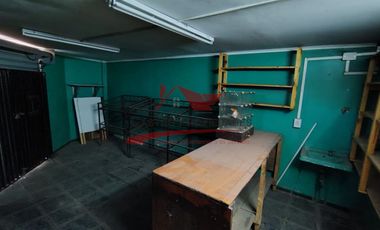 Casa Esquina de Un Piso con Local Comercial, 3 Dormitorios, 1 Baño, Villa Independencia Oriente, Comuna de Conchali.
