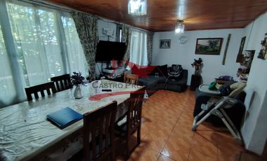 Casa Ampliada de Dos Pisos con 5 Dormitorios, 2 Baños, Villa Condell, Comuna San Bernardo.