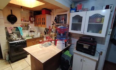 Casa Ampliada de Dos Pisos con 5 Dormitorios, 2 Baños, Villa Condell, Comuna San Bernardo.