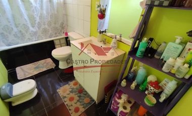 Casa Ampliada de Dos Pisos con 5 Dormitorios, 2 Baños, Villa Condell, Comuna San Bernardo.