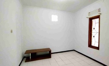 Rumah Sewa Sayap Bkr dekat Satu University Unla Ramdhan Superindo Griya Bubat strategis 2 lantai ada include 2 paviliun n kost