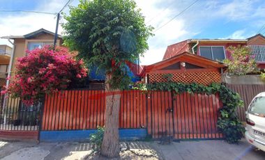 Casa de Dos Pisos con 2 Dormitorios, 2 Baños, Villa Valle Nevado 5 Comuna San Bernardo.
