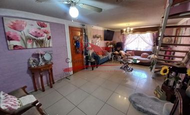 Casa de Dos Pisos con 2 Dormitorios, 2 Baños, Villa Valle Nevado 5 Comuna San Bernardo.
