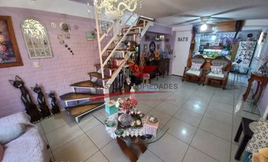 Casa de Dos Pisos con 2 Dormitorios, 2 Baños, Villa Valle Nevado 5 Comuna San Bernardo.