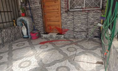 Casa Dos Pisos Ampliada con 3 Dormitorios, 1 Baño, Calle Topocalma, comuna de Renca
