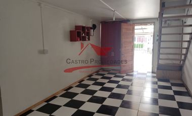 Casa Dos Pisos Ampliada con 3 Dormitorios, 1 Baño, Calle Topocalma, comuna de Renca