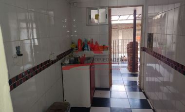 Casa Dos Pisos Ampliada con 3 Dormitorios, 1 Baño, Calle Topocalma, comuna de Renca