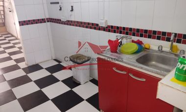 Casa Dos Pisos Ampliada con 3 Dormitorios, 1 Baño, Calle Topocalma, comuna de Renca