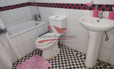 Casa Dos Pisos Ampliada con 3 Dormitorios, 1 Baño, Calle Topocalma, comuna de Renca
