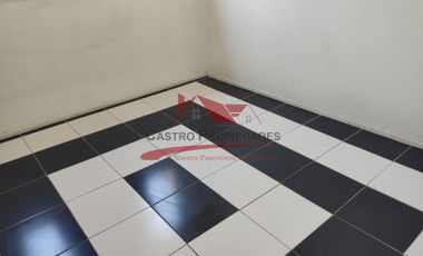 Casa Dos Pisos Ampliada con 3 Dormitorios, 1 Baño, Calle Topocalma, comuna de Renca