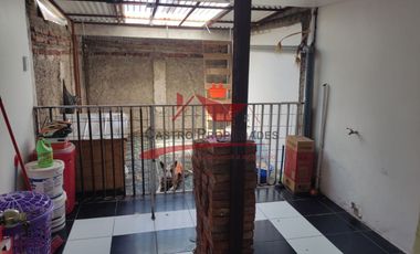 Casa Dos Pisos Ampliada con 3 Dormitorios, 1 Baño, Calle Topocalma, comuna de Renca