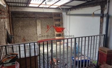 Casa Dos Pisos Ampliada con 3 Dormitorios, 1 Baño, Calle Topocalma, comuna de Renca