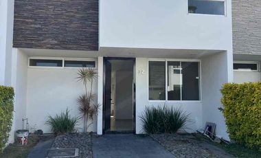 HERMOSA CASA COTO PRIV.  ABEDUL. EN SANTA ANA TEPETITLAN; ZAPOPAN JALISCO.