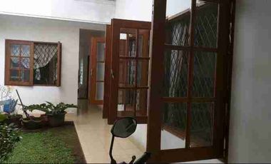 RUMAH MEWAH SIAP HUNI DI LEBAK BULUS DEKAT MRT